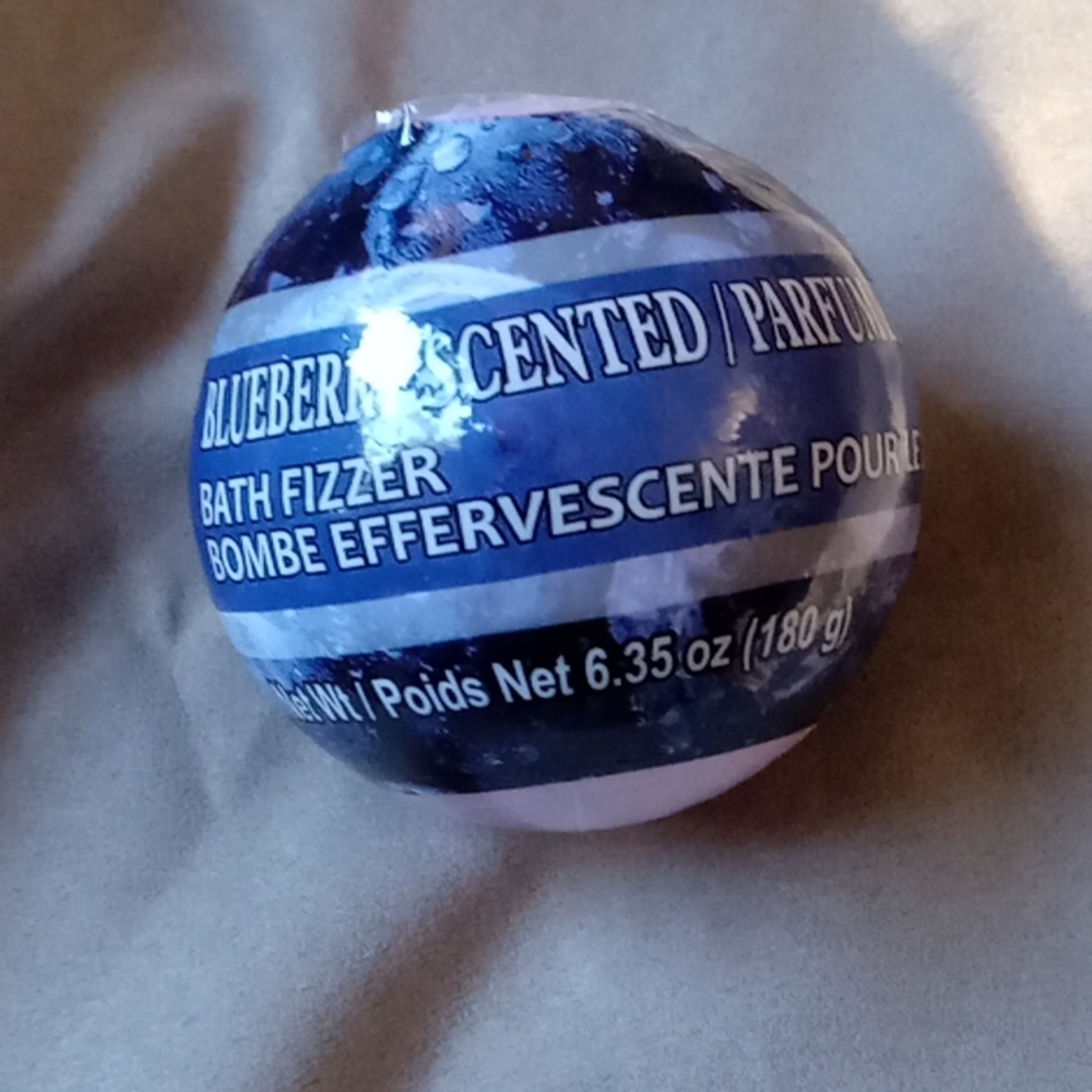 Blueberry bath fizzer
